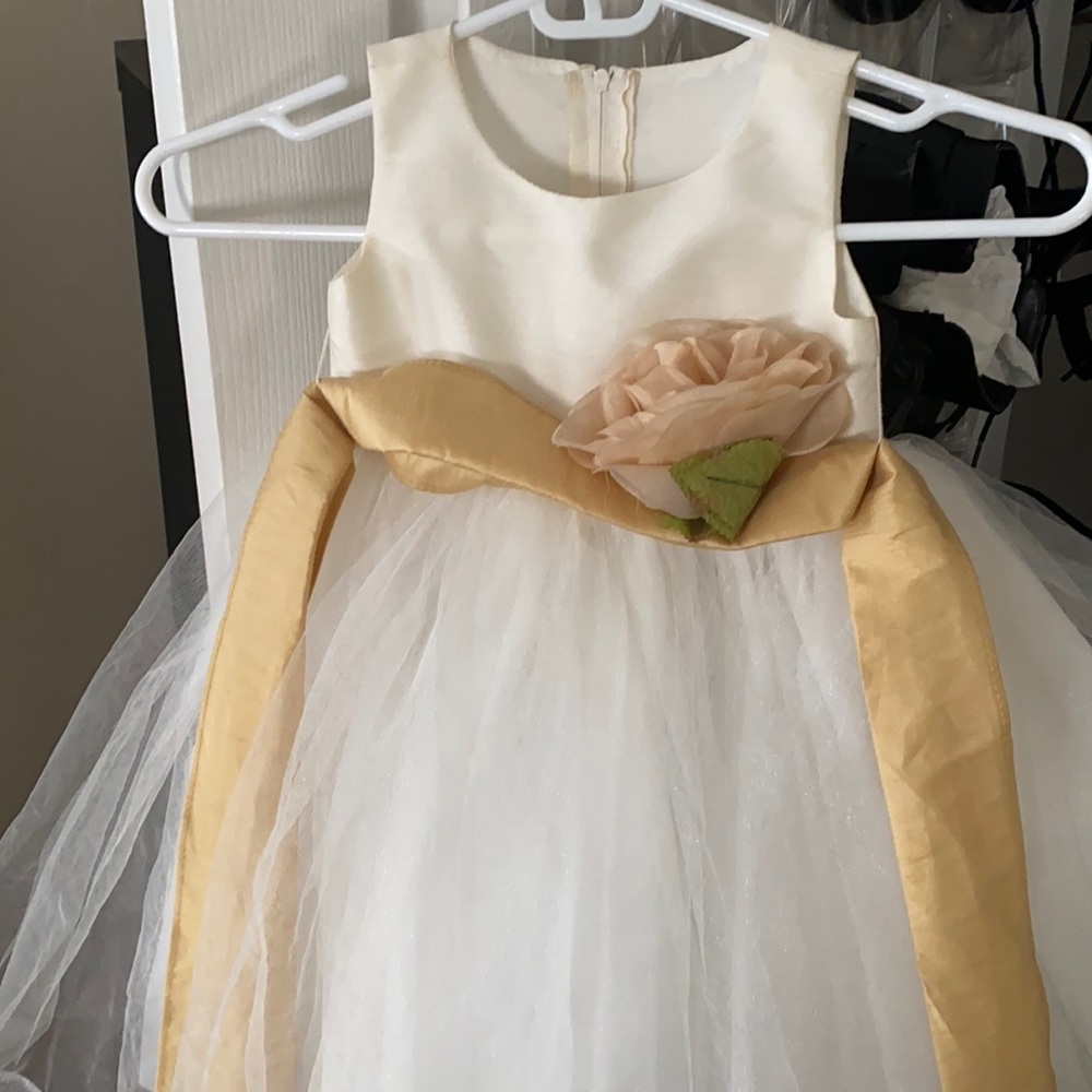 Beautiful dress for a special occasion or a flower girl dress. Make an offer.